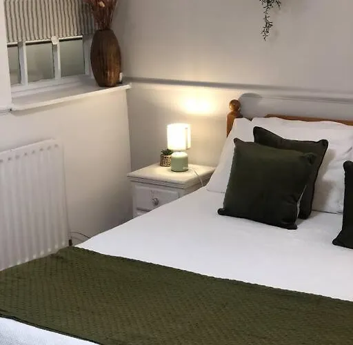 Beautiful 2 Bedroom Garden Flat In Great Location