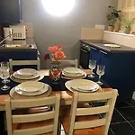 Beautiful 2 Bedroom Garden Flat In Great Location Appartamento