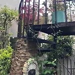 Beautiful 2 Bedroom Garden Flat In Great Location *