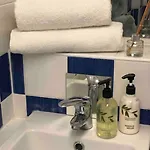 Beautiful 2 Bedroom Garden Flat In Great Location * بريستول