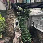 Beautiful 2 Bedroom Garden Flat In Great Location * بريستول