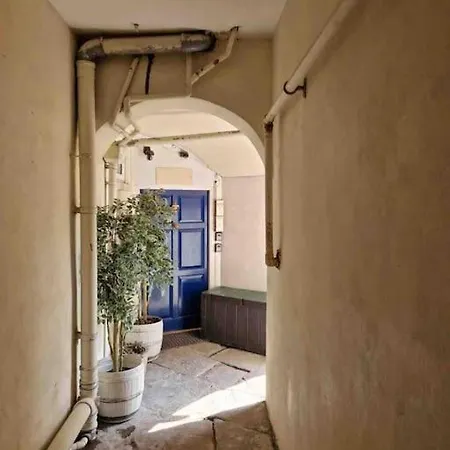 Beautiful 2 Bedroom Garden Flat In Great Location