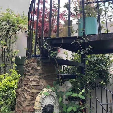 Beautiful 2 Bedroom Garden Flat In Great Location *