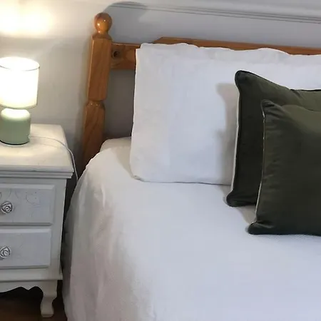 Beautiful 2 Bedroom Garden Flat In Great Location