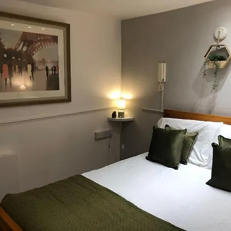 Beautiful 2 Bedroom Garden Flat In Great Location شقة