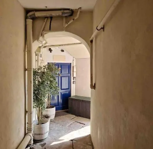 Beautiful 2 Bedroom Garden Flat In Great Location