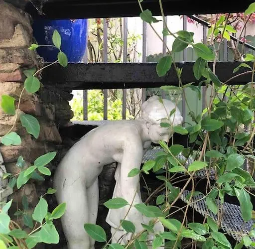 Beautiful 2 Bedroom Garden Flat In Great Location 公寓