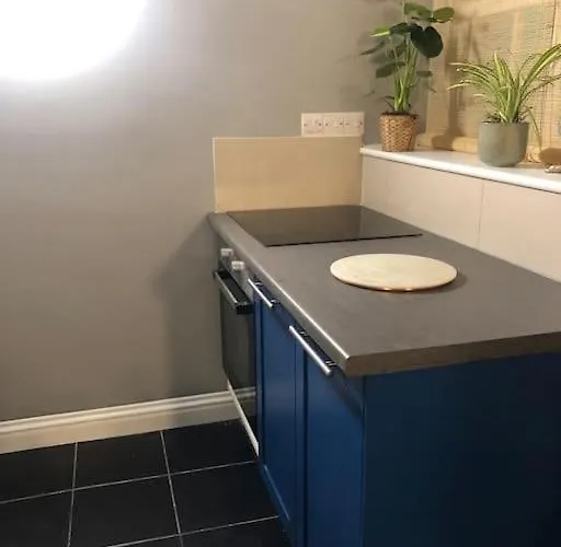 Beautiful 2 Bedroom Garden Flat In Great Location * 布里斯托