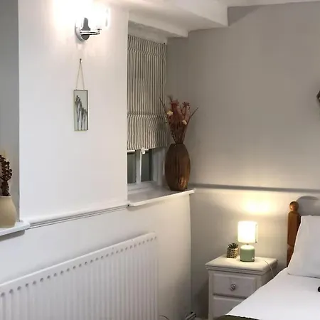 Apartman Beautiful 2 Bedroom Garden Flat In Great Location Bristol