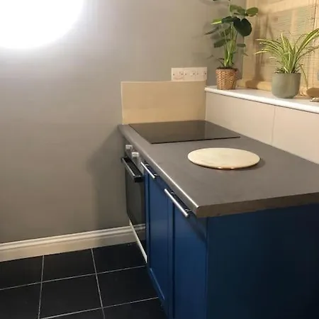 Beautiful 2 Bedroom Garden Flat In Great Location * Бристоль