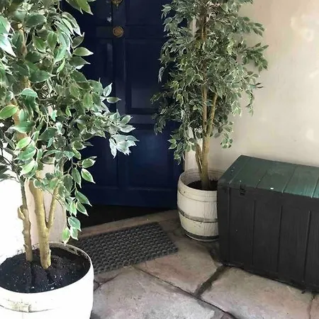 Apartman Beautiful 2 Bedroom Garden Flat In Great Location