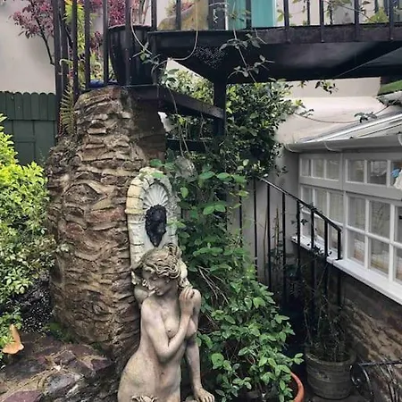 Beautiful 2 Bedroom Garden Flat In Great Location * Bristol