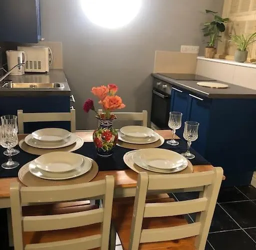 Beautiful 2 Bedroom Garden Flat In Great Location Apartamento