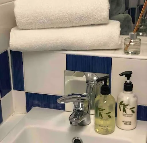 Beautiful 2 Bedroom Garden Flat In Great Location * Bristol