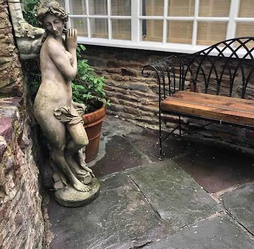 Beautiful 2 Bedroom Garden Flat In Great Location Apartamento Bristol